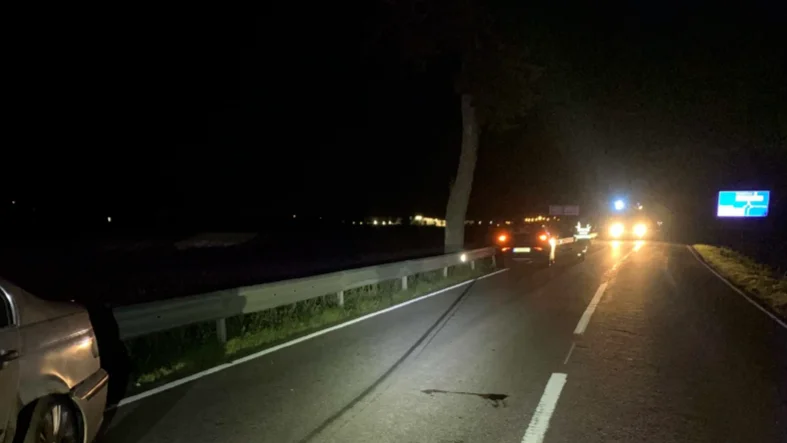 Trafikolyckan ägde rum strax utanför Vadstena sommaren 2023. Bilföraren som orsakade krocken har nu dömts för grovt rattfylleri. Bild från polisens utredning.