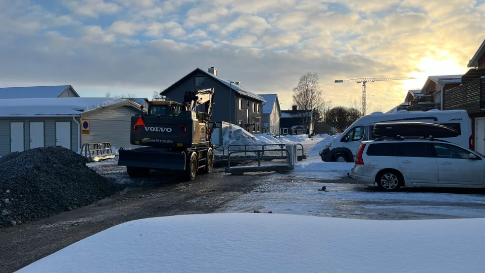 Arbetet med att reparera läckan pågår.