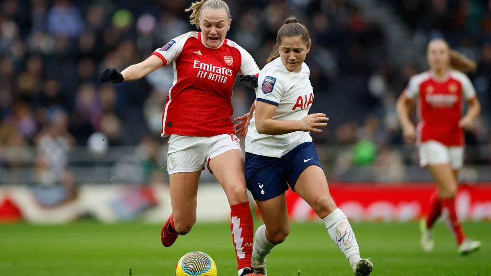 Arsenals Frida Maanum föll ihop i ligacupfinalen mot Chelsea.