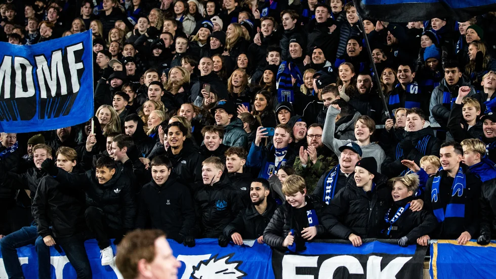 Sirius supportrar jublar. Kanske över korvpriserna?
