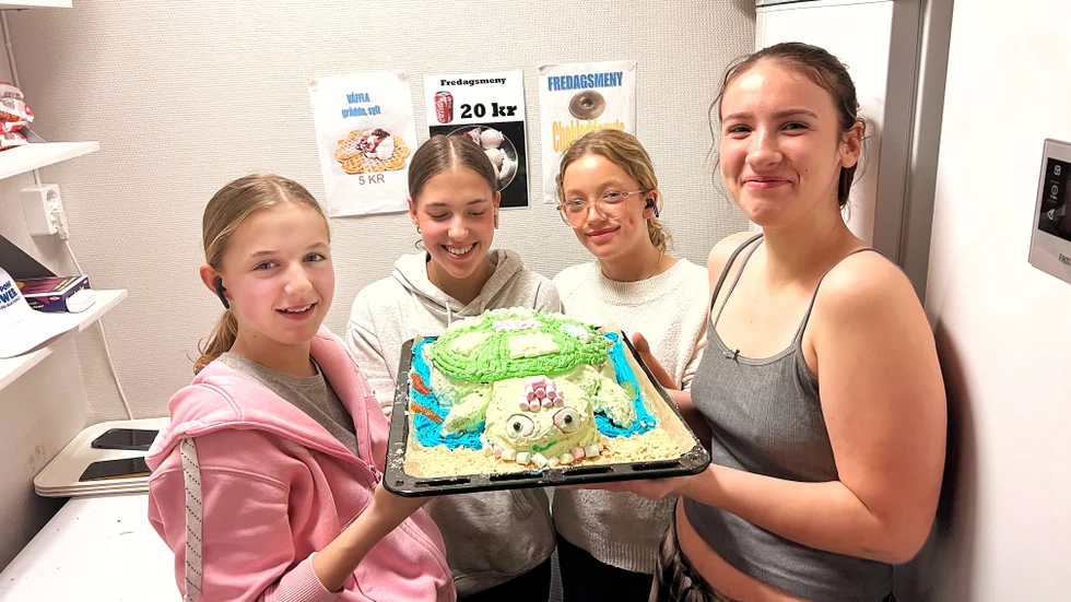 Luna-Li Sunesson, Emma Andersson, Norah Hallström och Isabelle Schwerdt var med i det vinnande laget. "Vi hade köpt lite extra saker på Ica innan och följde vår plan bra. Vi får tacka min mamma för sponsring" säger Luna-Li Sunesson och skrattar. Norah tyckte att tårtan blev över förväntan "Jag trodde nog det skulle sluta med att den såg ut som en stor grön klump med ögon, men den blev rätt hyfsad ändå".