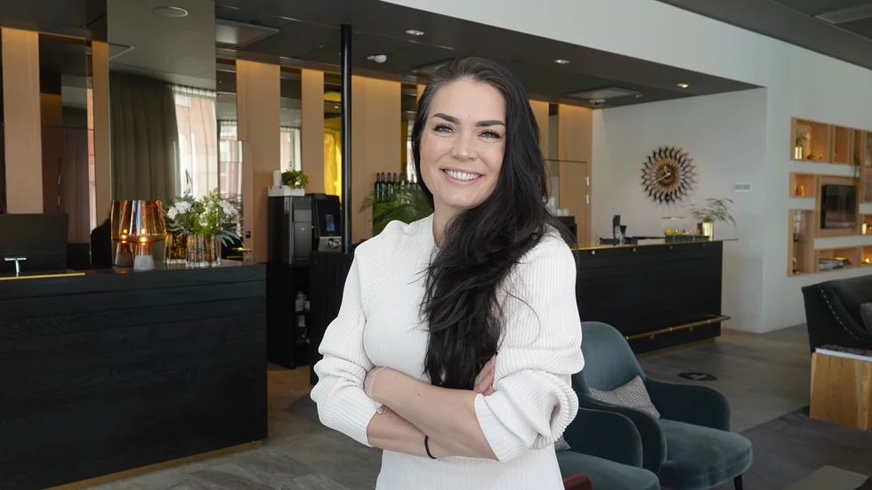 "Den förändring som jag avser att göra är ju att öka. Öka antal gästnätter, rörelse i huset, gästspel och jippon. Men det är viktigt att det vi gör är i linje med det Kust står för", säger blivande hotellchefen Sabina Jonsson.
