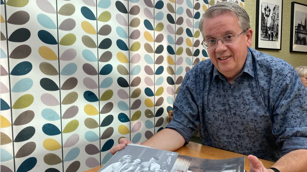Richard Tellström, 63, bor i Spångtorp utanför Uppsala sedan 20 år tillbaka. Han är mathistoriker och docent i måltidskunskap. Han har också synts i teveprogrammet Historieätarna där han medverkar som mathistorisk expert.