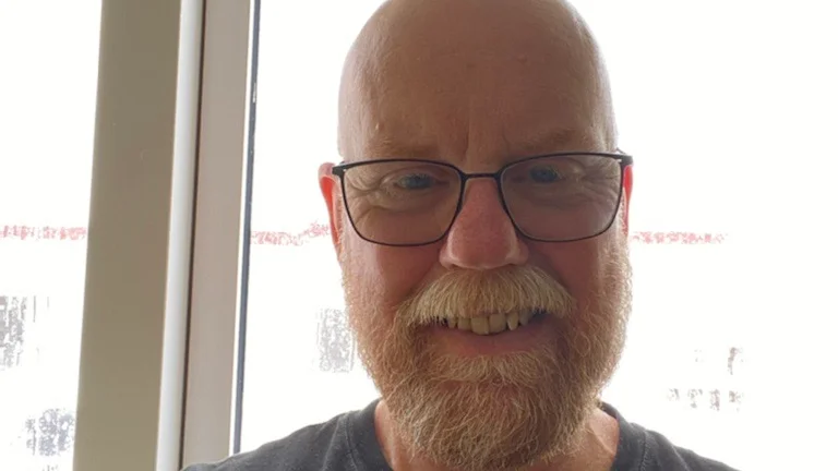 Patrik Marmborn från Eskelhem planerade för ett par spännande veckor med motorcykeln på Island. Vad han inte planerade för var en halv meter snö.