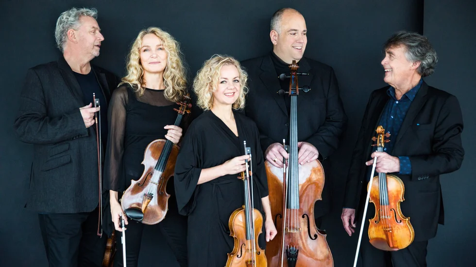 Här är en av de sista upplagorna av Uppsala kammarsolister, med Nils-Erik Sparf, violin, Susanne Magnusson, viola, Klara Hellgren, violin, Per Nyström, cello, och Bernt Lysell, violin.