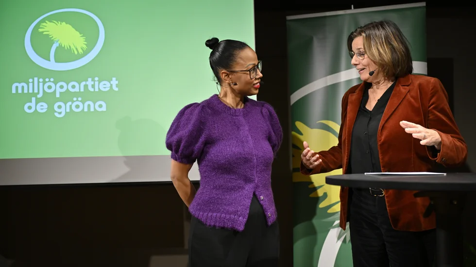 Alice Bah Kuhnke och Isabella Lövin är Miljöpartiets toppkandidater på partiets EU-lista, tillsammans med Pär Holmgren. De hyllas av insändarskribenten, partiets ordförande i Motala. 