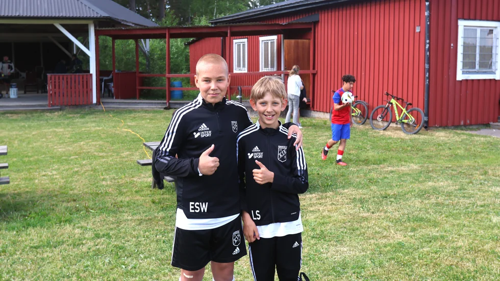 Elliot Sederstedt Wallén och Liam Sounders ställde snällt upp både för en bild och filmsnutt.