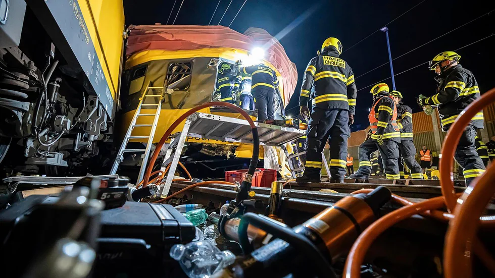 Flera personer har dött och skadats i en tågolycka i Tjeckien.