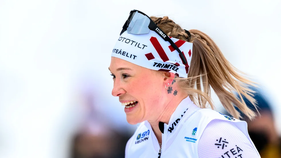 En glad Jonna Sundling efter sitt SM-guld på 20 km masstart i Boden.