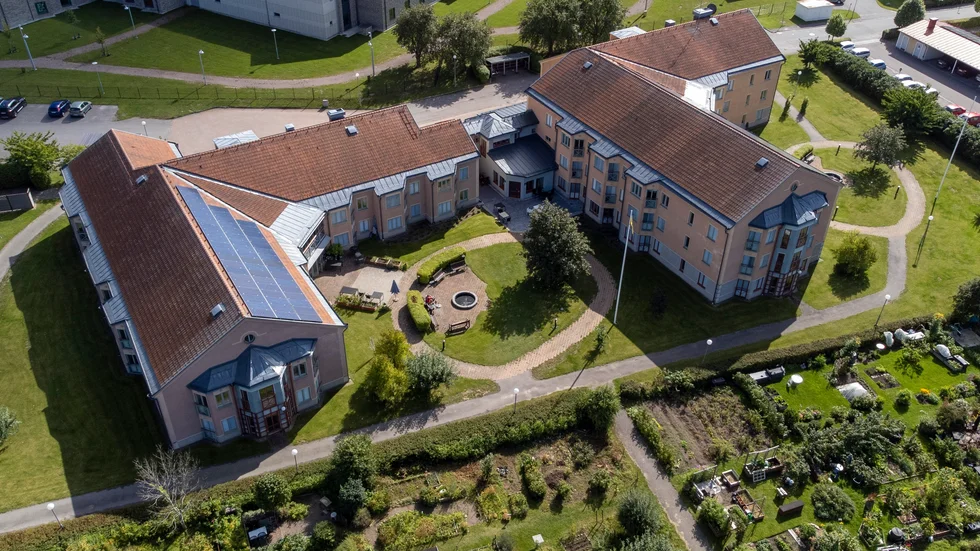 En lika fin yttre miljö som Vätterngårdens hittar man inte hos många äldreboenden i Sverige, menar insändarskribenterna.