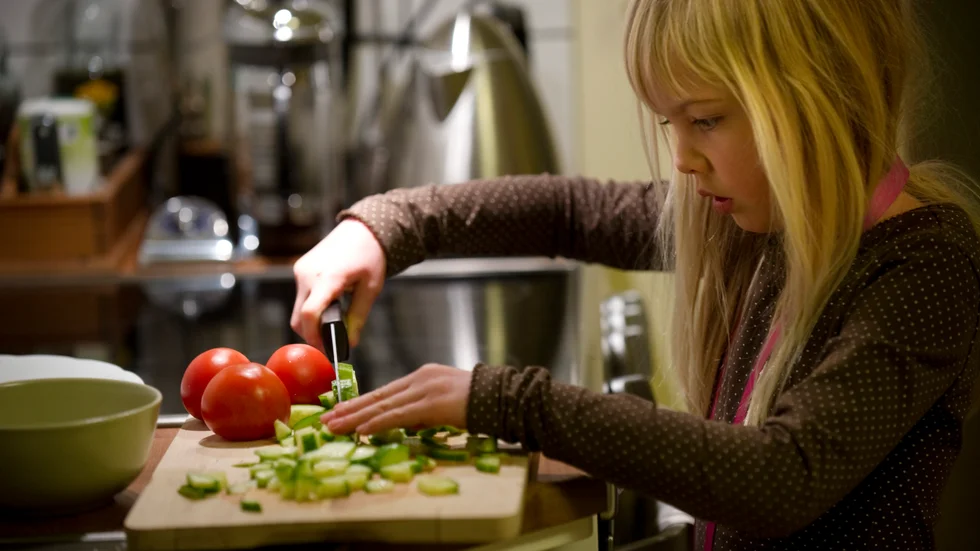 Lägenheter utan kök? Vilken familj vill leva som om de hade ett evighetslångt stambyte istället för ett kök?