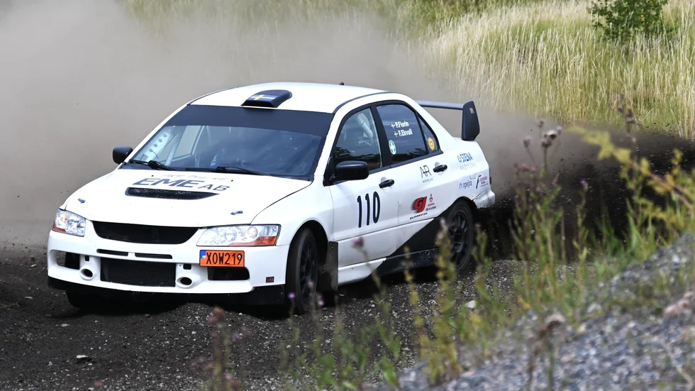 Eskilstuna MK:s Pontus Florin i sin Mitsubishi lär utmana om totalsegern på lördag i Ekeby när den något tidigt lagda Höstsprinten körs.