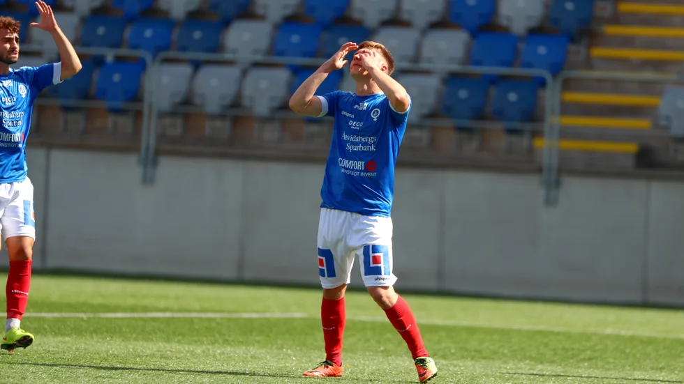 Albin Bergström deppar efter förlust med 0-3 mot Enskede.