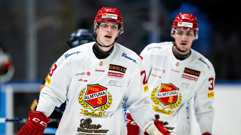 Hugo Blixt har spelat två säsonger i Almtuna men nu uppges den storväxte backen vara klar för konkurrenten Djurgården.