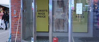 Man föll genom kupol – landade i butik