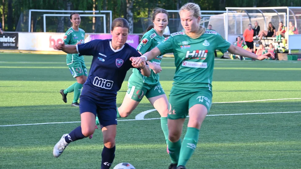 Leia Bjursell gjorde två av målenl. Hon skapade dessutom ett par fina lägen till under matchen, när Skellefteå FC gjorde en stark insats mot Själevad.