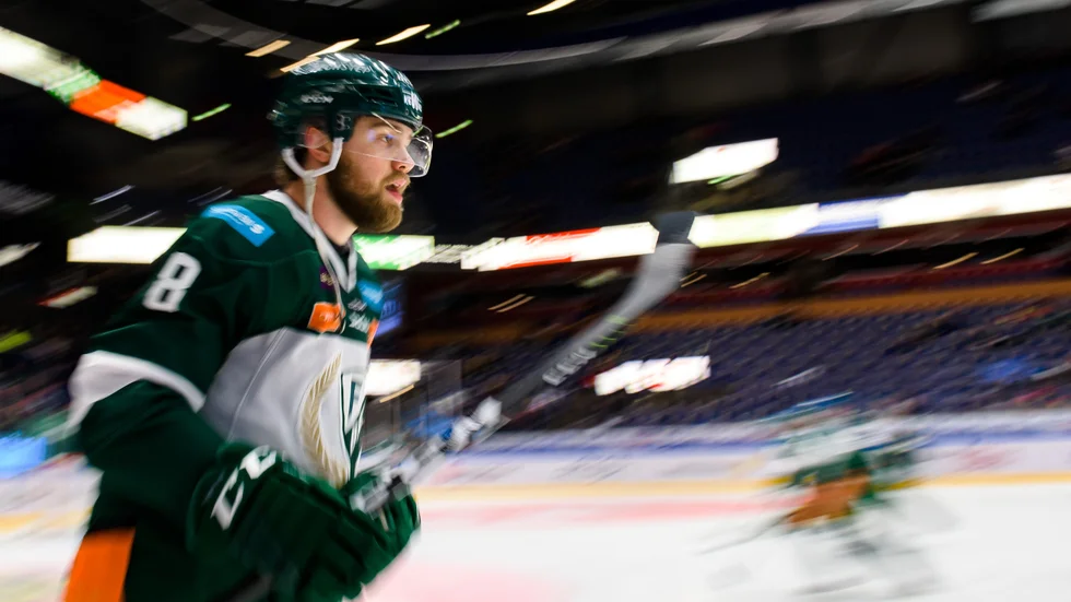 Robin Press, här i Färjestad, har spelat i Ryssland sedan 2021 och nu ser han ut att skriva på ytterligare ett kontrakt trots hård kritik.