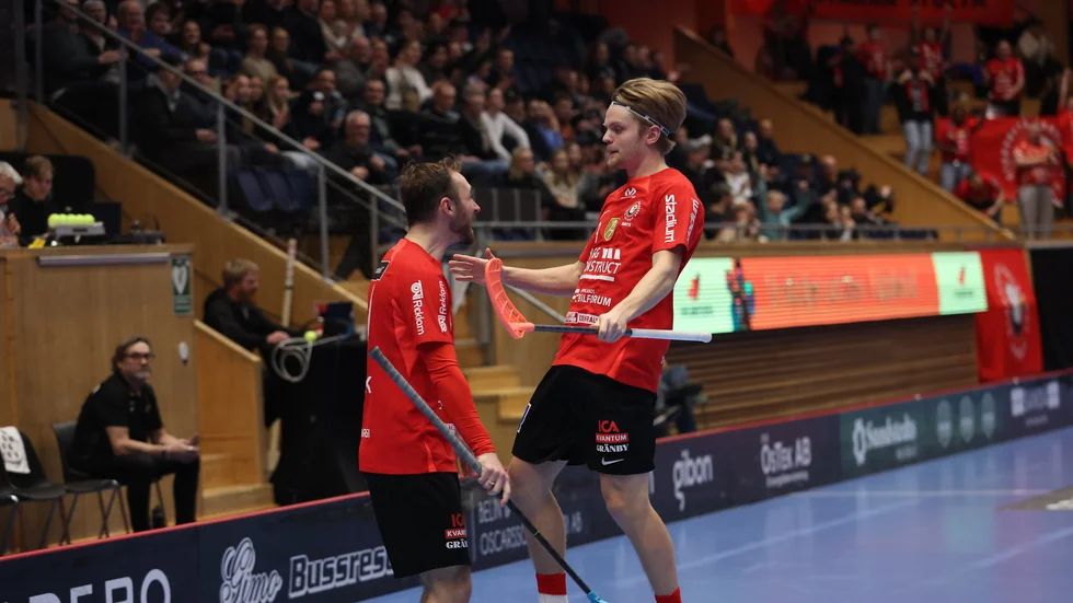 Filip Björk och Filip Eriksson jublar efter ytterligare ett Storvreta-mål.