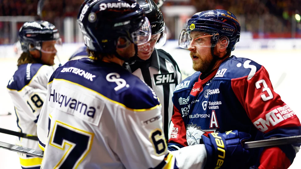Linköpings Linus Hultström under ishockeymatchen i SHL mellan Linköping och HV71.