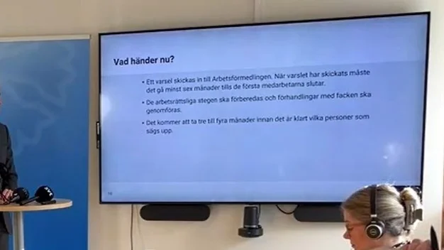 Kommunstyrelsens ordförande Marie Morell och regiondirektör Mikael Borin i Correns direktsändning från onsdagsförmiddagens pressträff om kommande stora varsel i region Östergötland.