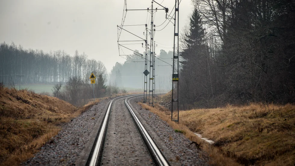 "Det är inte ok att den mest expansiva regionen i norra länsdelen med runt 100 000 invånare inte har smidiga tåg- och bussförbindelser utan att vi strandas på Umeå Ö". 