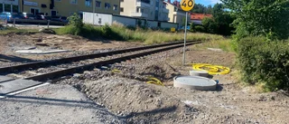Därför bygger de vid tågrälsen – utrustning från 50-talet