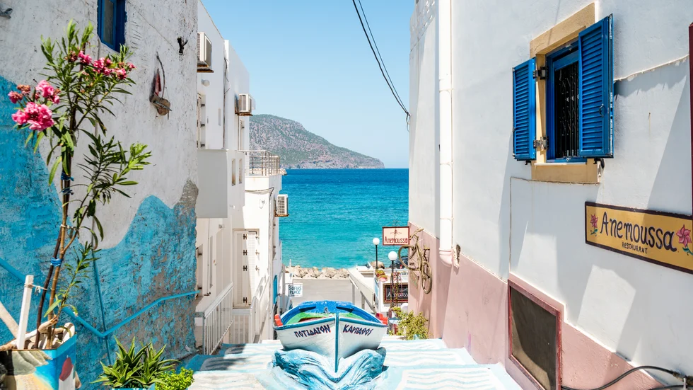 Ön Karpathos ligger mellan Rhodos och Kreta.