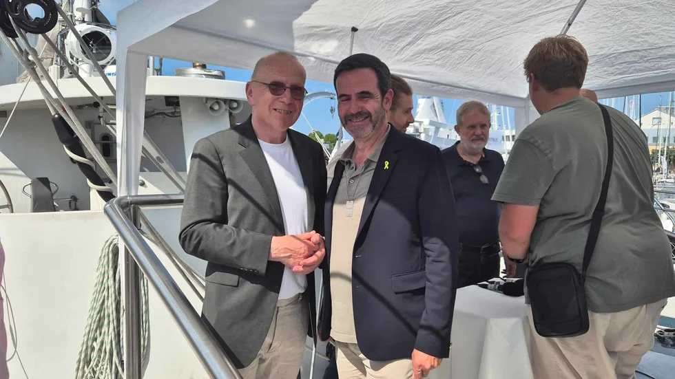 På båten Elida i Visby hamn mötte Folkbladets Widar Andersson Ziv Nevo Kulman som är Israels ambassadör i Sverige.