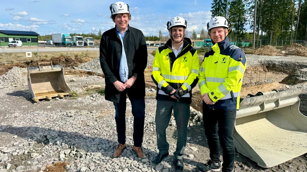 Stockholmsbolaget Ingrid capacity satsar mångmiljonbelopp på sitt energilager på Lövåsen. Från vänster: Martin Ivarsson, Ibrahim Baylan och Anton Thorstensson.