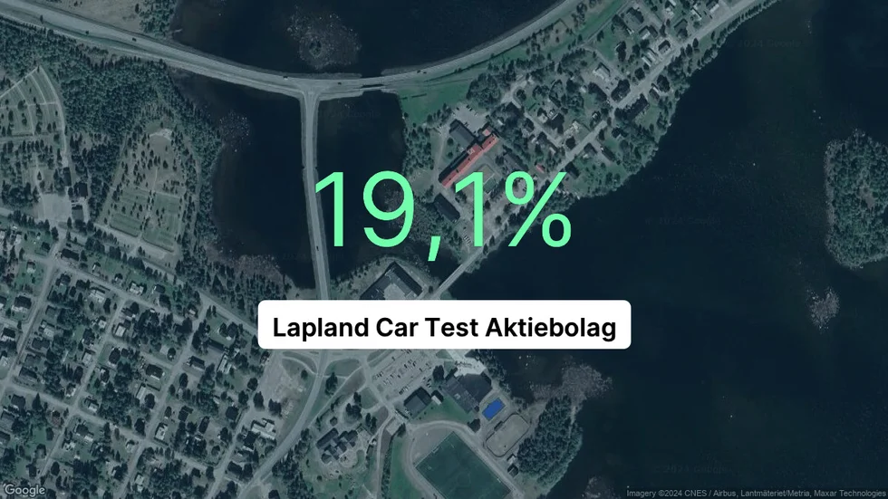 Illustrationen visar rörelsemarginalen för Lapland Car Test för det senaste året. Bakgrunden är en satellitbild över företagets adress.