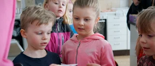 Förskolebarnens kärleksöverraskning: "Det var pirrigt"