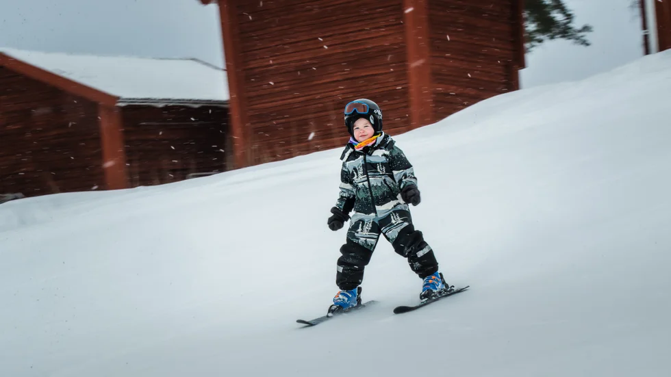 Johan Westergren, 5 år, är en frekvent besökare i familjens egen skidbacke. "Jag har åkt skidor sedan jag var tre år", säger han.