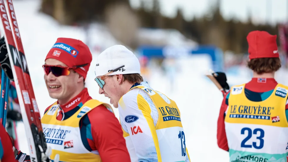 William Poromaa i smärta i målfållan efter loppet i Canmore, Kanada.