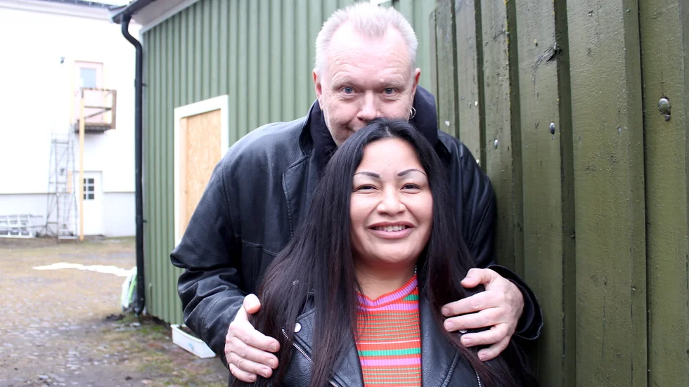Stefan Johansson och Linda Åkerman. "Stefan är en av de som varit engagerade i Vinternatt från början", berättar Linda. Nu samlar Stefan ihop Västerviks musiker för en gala mot hemlöshet. "Vi hoppas att det rasar in pengar", säger han. 