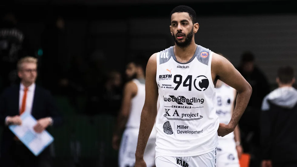 Dolphins Nathan Dawit var bäst i bortalaget i matchen mot Södertälje.