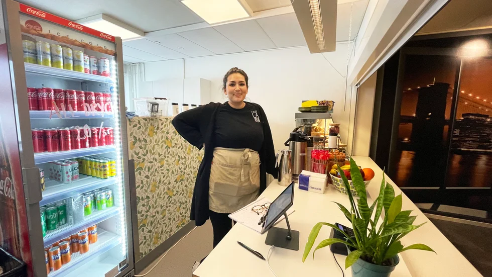 Många elever har handlat i det nya kaféet i Hackspetten de första dagarna. "Jätteroligt", säger Rebecka Haapala.