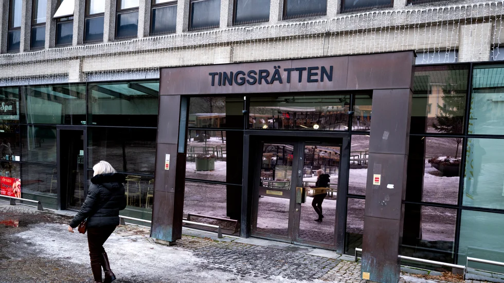 Fastigheten som inhyser Södertälje tingsrätt ägs av en bolagskoncern, direkt kopplad till en utpekad nyckelperson i Södertäljenätverket.