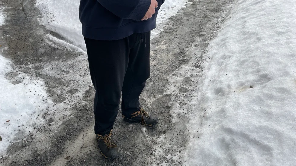 ”Det kan vara rätt att stoppa oegentliga fakturor och ifrågasätta företaget, det håller vi kristdemokrater med om. Men vi har en skiljaktig mening att det inte kan ske akut på bekostnad av de hemlösas situation.”