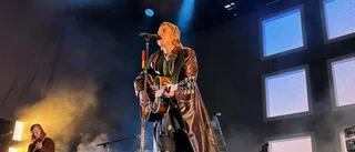 JUST NU: Väntan över – Thomas Stenström uppe på scenen
