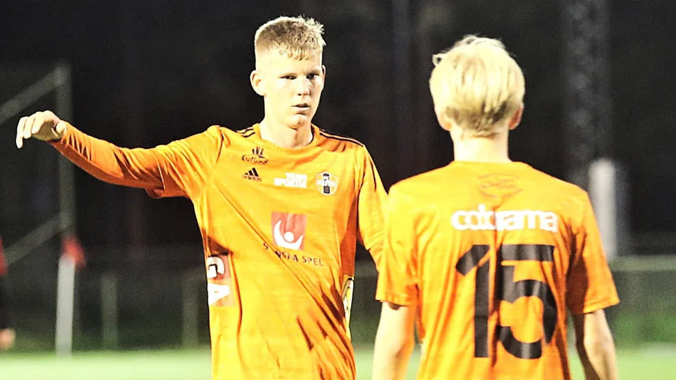 FC Gutes Mille Eriksson slog till på hörna.