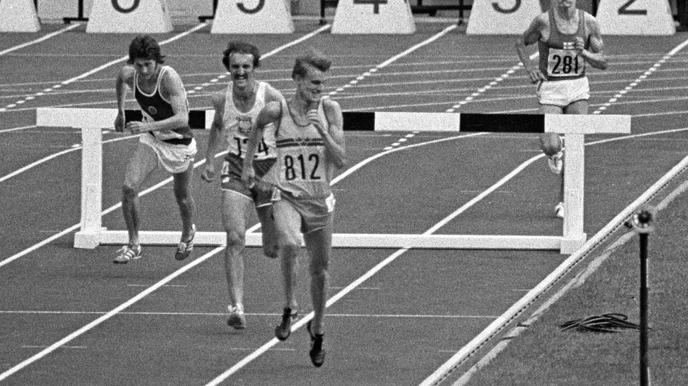 Vad man än kan tycka om olympiader så bjuder de ibland på idrottsögonblick och nyhetsbilder som blir legendariska: Anders Gärderud spurtar mot OS-Guldet på 3 000 meter hinder i Montreal 1976. 