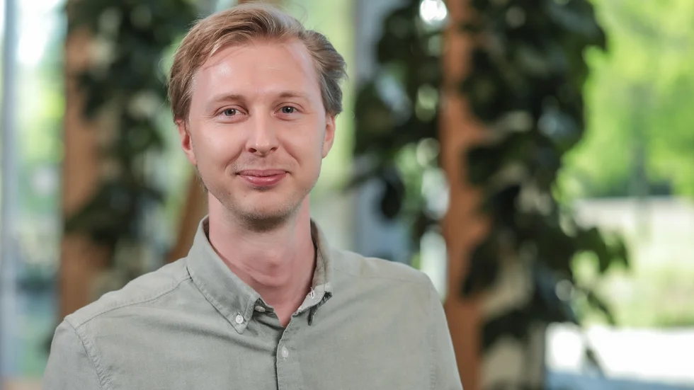 Enligt Erik Höjgård-Olsen, meteorolog på SMHI, är våren i år några grader varmare än normalt, med referensperioden 2021-2020.