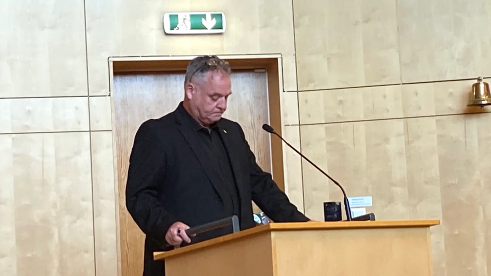 Torgny Maurer är gruppledare för SD i Finspång. Partiet är näst störst i fullmäktige. NT: s krönikör Widar Andersson varnar Maurer och SD för att fastna i rollen som ett "murbyggande missnöjesparti." 