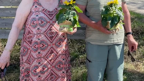 Gudrun Hägg och Hardy Lovén vann den traditionella pilkastningstävlingen.