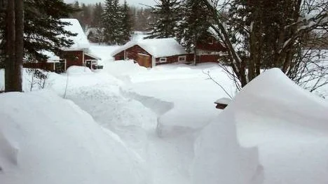 Senaste snöfallet innebar ett digert snöskottningsarbete i Gråträsk.