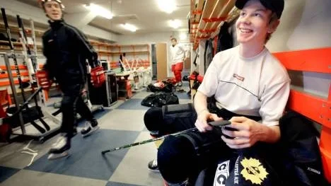 Igår kväll var Lasse Bryggman på hemvisit i LF Arena och tränade med Piteå J20-lag. Annars spelar han med Skellefteå AIK och närmaste veckorna med Team 17-landslaget i Kanada.