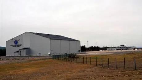 KRÅGLANDE HANGARPORTAR. Det är lite si och så med hangarportarna på Gällivare flygplats som inte fungerar som de ska.