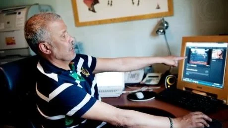 OROLIG. Refaat Ezeldin är rädd att situationen i Egypten ska urarta. "Jag sitter här framför datorn till klockan fyra på morgonen och läser nyheterna", säger han.