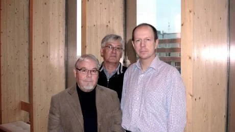 KRITIKER. Åke Bergbäck (fp), Stefan Åström, (v) och Kenneth Sandberg (mp) är starkt kritiska mot beslutet att kalställa gymnastikhallen i Morjärv. "Det är skamligt", säger Kenneth Sandberg.