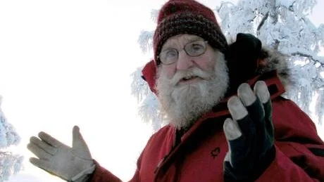 NU KOMMER TOMTARNA. Sivert Svensson förbereder sig för den numer sedvanliga tomteinvasionen i Gällivare. ”Vi har perfekt tomteväder för årets tomtespel”, säger han. Nästa vecka anländer 35 jultomter till Gällivare.Foto: Kenth Bergmark